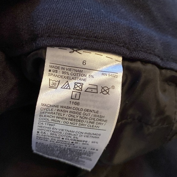 Women’s Old Navy Black Pixie Cut Never-Fade Pants - Picture 3 of 10